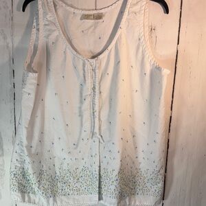 Gilligan & O'Malley White Floral Button-Down Sleeveless Blouse